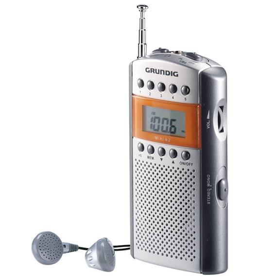 GRUNDIG MINI 62 RADIO FM DIGITAL PILAS